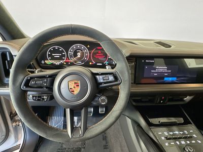2026 Porsche Cayenne - Photo 14