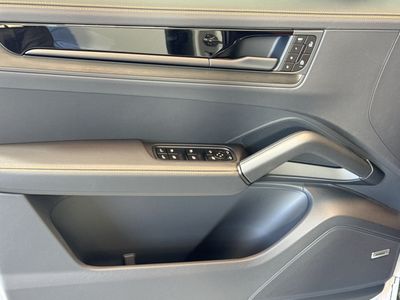 2026 Porsche Cayenne - Photo 11