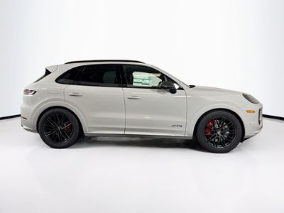 2026 Porsche Cayenne - Photo 8