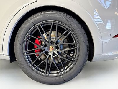2026 Porsche Cayenne - Photo 25