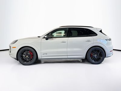 2026 Porsche Cayenne - Photo 2