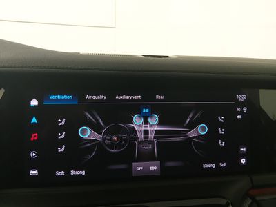 2025 Porsche Panamera - Photo 18