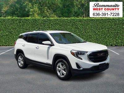 2020 GMC Terrain FWD 4dr SLE in Summit White — front three-quarter view