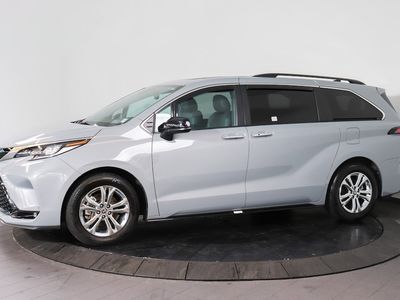 2023 Toyota Sienna - Photo 2