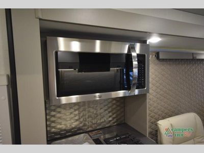 2025 Winnebago Navion - Photo 34
