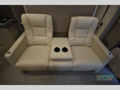 2025 Winnebago Navion - Photo 39