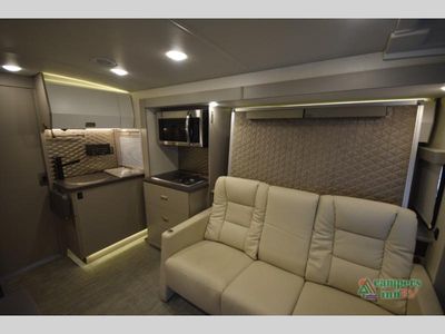 2025 Winnebago Navion - Photo 43