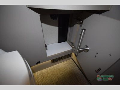 2025 Winnebago Navion - Photo 50