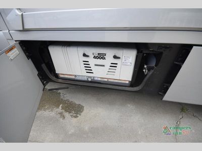 2025 Winnebago Navion - Photo 16