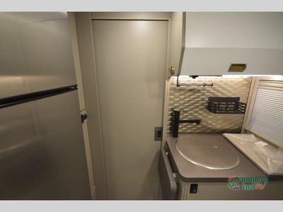 2025 Winnebago Navion - Photo 47