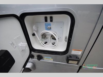 2025 Winnebago Navion - Photo 13