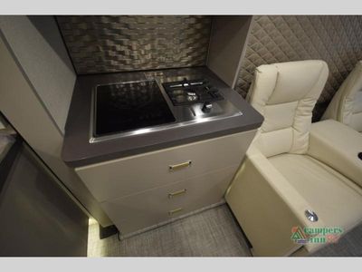 2025 Winnebago Navion - Photo 35