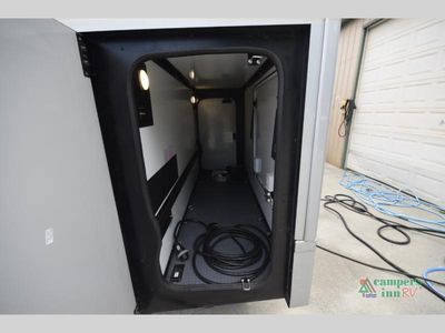 2025 Winnebago Navion - Photo 12