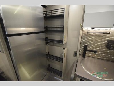 2025 Winnebago Navion - Photo 28