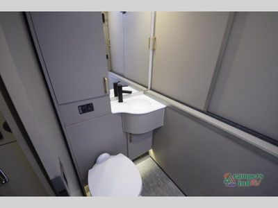 2025 Winnebago Navion - Photo 48