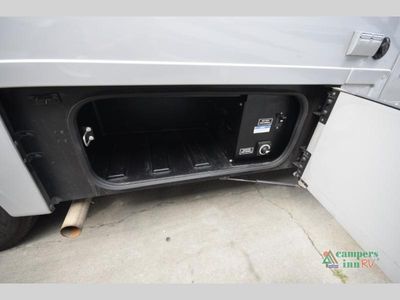 2025 Winnebago Navion - Photo 9