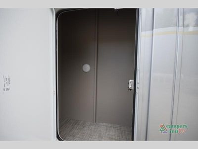 2025 Winnebago Navion - Photo 14