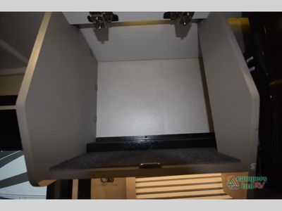 2025 Winnebago Navion - Photo 23