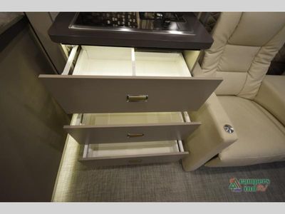 2025 Winnebago Navion - Photo 37