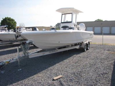 2025 Robalo 246 Cayman — front three-quarter view