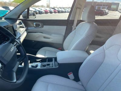 2026 Kia Sorento Hybrid - Photo 9