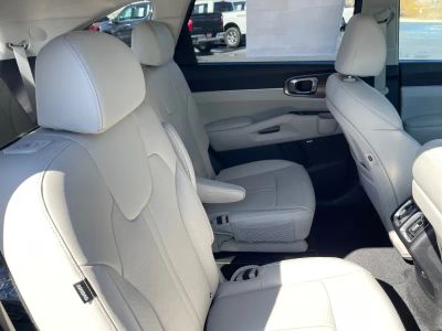 2026 Kia Sorento Hybrid - Photo 14