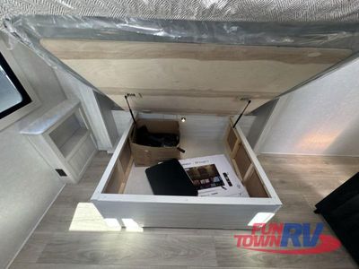 2025 Forest River RV Grand Surveyor - Photo 38