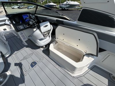 2025 Chaparral 2870 SSX - Photo 14