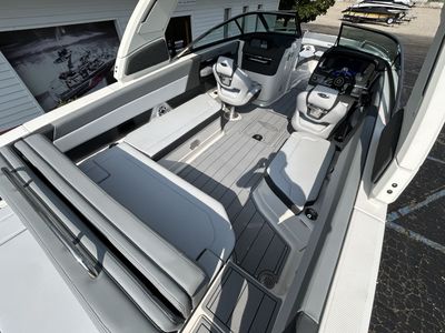 2025 Chaparral 2870 SSX - Photo 12