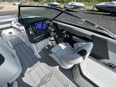 2025 Chaparral 2870 SSX - Photo 15