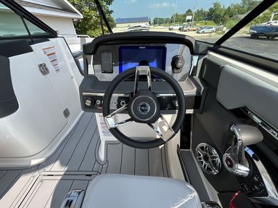 2025 Chaparral 2870 SSX - Photo 16