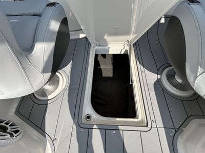 2025 Chaparral 2870 SSX - Photo 17