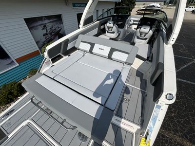 2025 Chaparral 2870 SSX - Photo 11