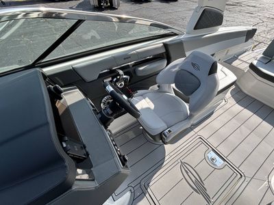 2025 Chaparral 2870 SSX - Photo 28