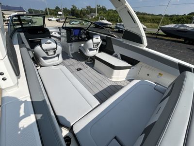 2025 Chaparral 2870 SSX - Photo 13