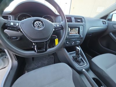 2017 Volkswagen Jetta — photo 14 view