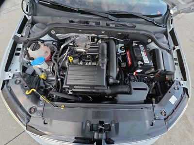 2017 Volkswagen Jetta — photo 9 view
