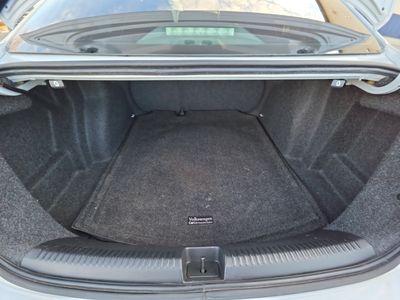 2017 Volkswagen Jetta — photo 8 view