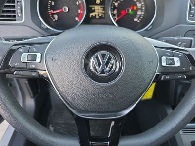 2017 Volkswagen Jetta — photo 13 view