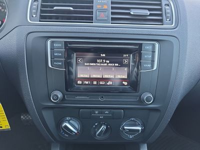 2017 Volkswagen Jetta — photo 15 view