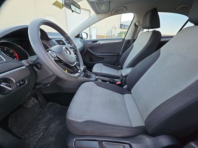 2017 Volkswagen Jetta — photo 7 view