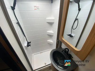 2026 Keystone RV Reign - Photo 15
