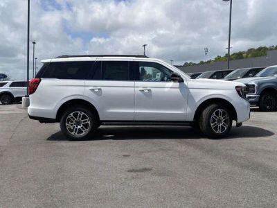 2026 Ford Expedition - Photo 2