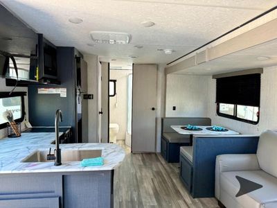 2026 Coachmen RV Apex Ultra-Lite — photo 9 view