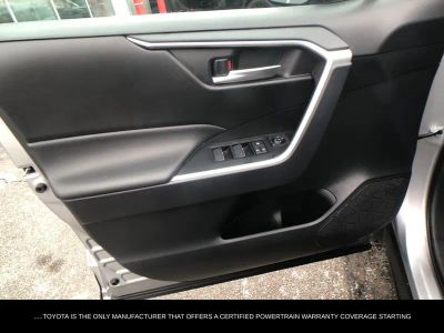 2025 Toyota RAV4 XLE - Photo 16
