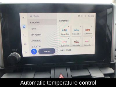 2025 Toyota RAV4 XLE - Photo 21