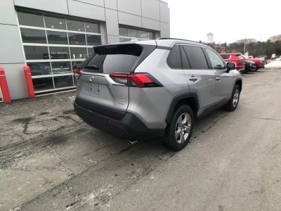 2025 Toyota RAV4 XLE - Photo 4