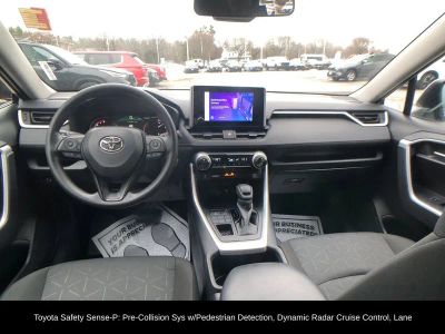 2025 Toyota RAV4 XLE - Photo 15
