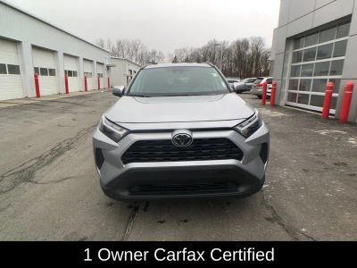 2025 Toyota RAV4 XLE - Photo 9