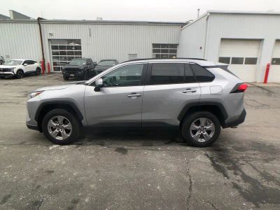 2025 Toyota RAV4 XLE - Photo 7